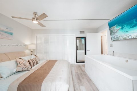 Appartement à louer à Miami Beach, Floride: 2 chambres, 71.53 m2 № 2065662 - photo 25