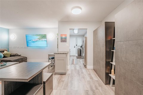 Appartement à louer à Miami Beach, Floride: 2 chambres, 71.53 m2 № 2065662 - photo 10