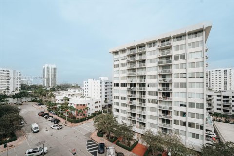 Appartement à louer à Miami Beach, Floride: 2 chambres, 71.53 m2 № 2065662 - photo 30