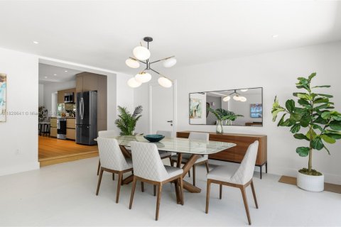 House in Miami Shores, Florida 4 bedrooms, 263.1 sq.m. № 1817060 - photo 11