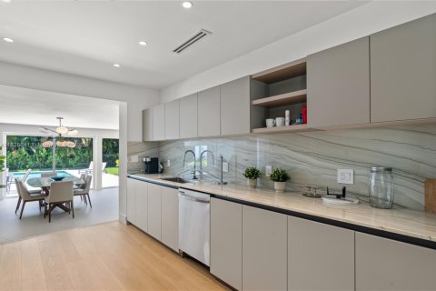 House in Miami Shores, Florida 4 bedrooms, 263.1 sq.m. № 1817060 - photo 18