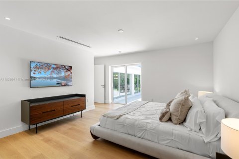 House in Miami Shores, Florida 4 bedrooms, 263.1 sq.m. № 1817060 - photo 25