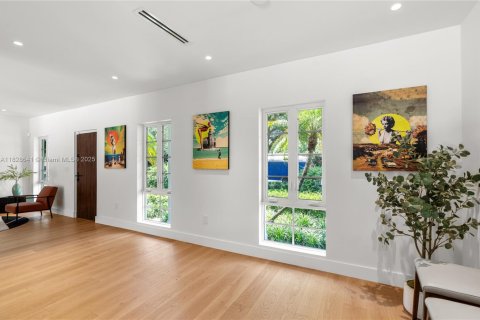House in Miami Shores, Florida 4 bedrooms, 263.1 sq.m. № 1817060 - photo 20