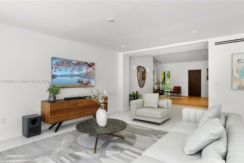 House in Miami Shores, Florida 4 bedrooms, 263.1 sq.m. № 1817060 - photo 10