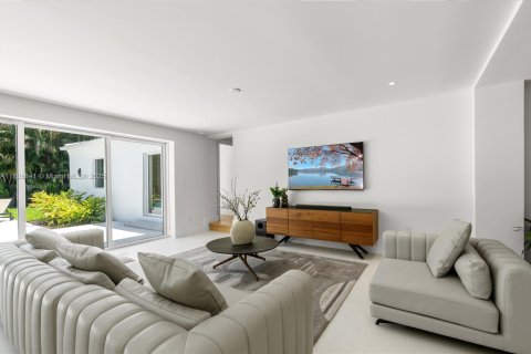 House in Miami Shores, Florida 4 bedrooms, 263.1 sq.m. № 1817060 - photo 8