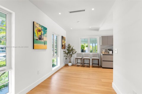 House in Miami Shores, Florida 4 bedrooms, 263.1 sq.m. № 1817060 - photo 21