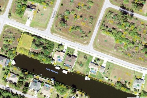 Terreno en venta en Port Charlotte, Florida № 1644378 - foto 1