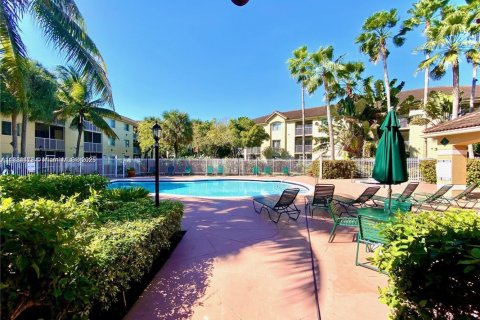 Condo in Hollywood, Florida, 1 bedroom  № 1930473 - photo 4