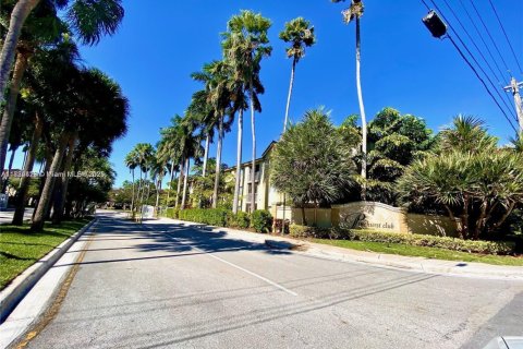 Condo in Hollywood, Florida, 1 bedroom  № 1930473 - photo 3