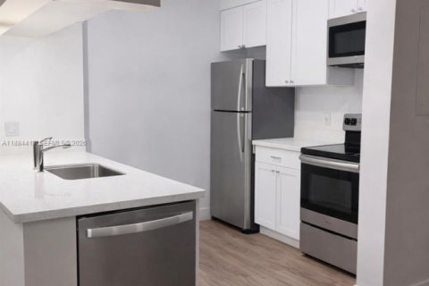 Condo in Hollywood, Florida, 1 bedroom  № 1930473 - photo 5