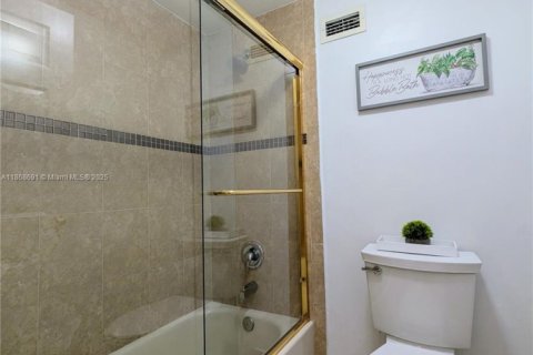 Condominio en alquiler en Hollywood, Florida, 2 dormitorios, 94.57 m2 № 1920508 - foto 24