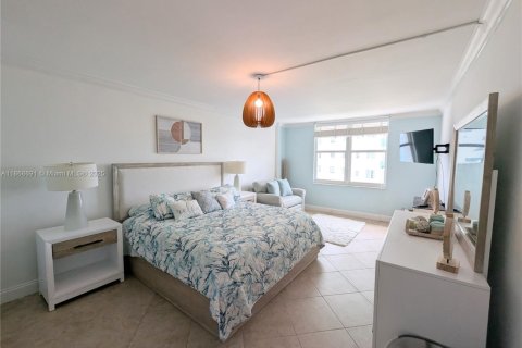 Condominio en alquiler en Hollywood, Florida, 2 dormitorios, 94.57 m2 № 1920508 - foto 19