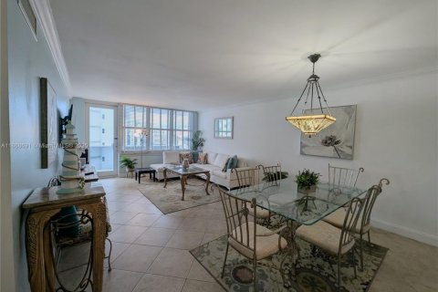 Condominio en alquiler en Hollywood, Florida, 2 dormitorios, 94.57 m2 № 1920508 - foto 8