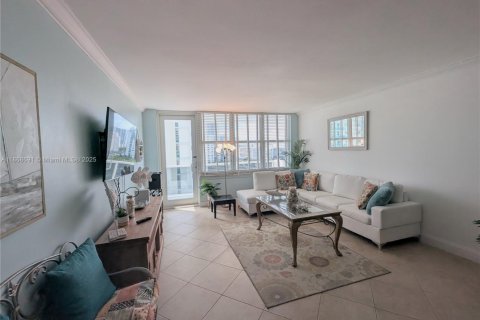 Condominio en alquiler en Hollywood, Florida, 2 dormitorios, 94.57 m2 № 1920508 - foto 10