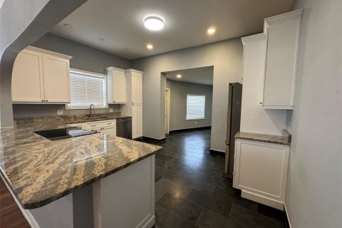 Casa en alquiler en Tampa, Florida, 3 dormitorios, 189.99 m2 № 1894001 - foto 10