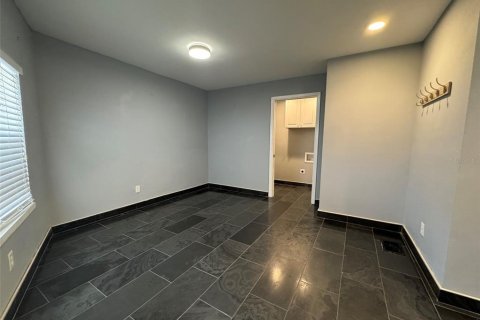 Casa en alquiler en Tampa, Florida, 3 dormitorios, 189.99 m2 № 1894001 - foto 16