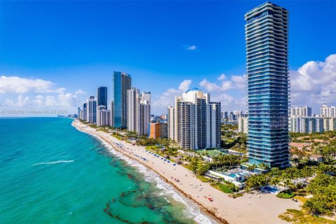 Copropriété à vendre à Sunny Isles Beach, Floride: 4 chambres, 463.77 m2 № 1877996 - photo 1