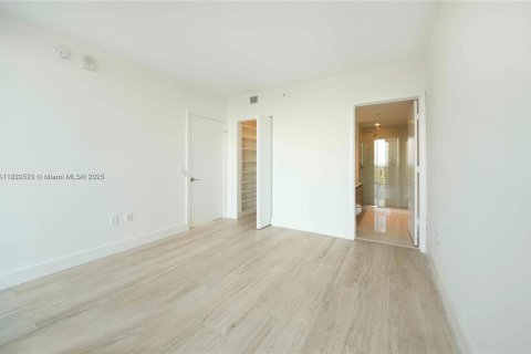 Condo in Miami, Florida, 2 bedrooms  № 1804401 - photo 18