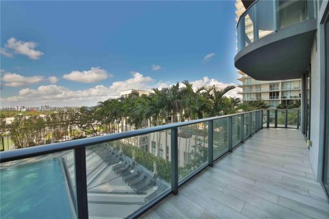 Condo in Miami, Florida, 2 bedrooms  № 1804401 - photo 3