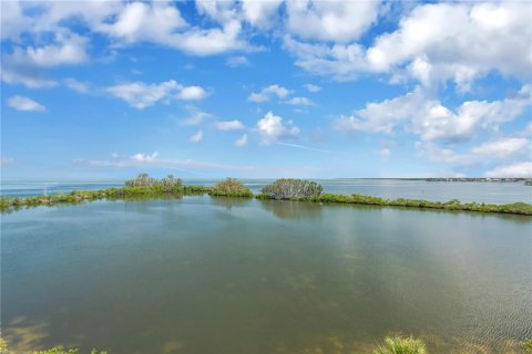 Condo in Hudson, Florida, 1 bedroom  № 2149978 - photo 23