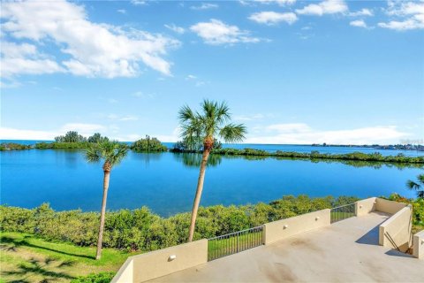 Condo in Hudson, Florida, 1 bedroom  № 2149978