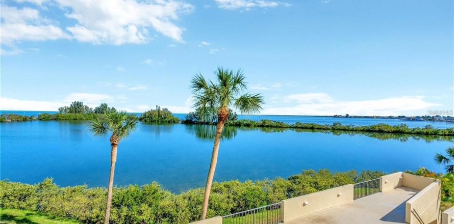 Condo in Hudson, Florida, 1 bedroom  № 2149978