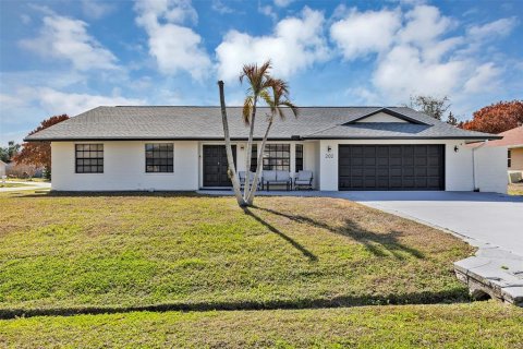 House in Saint Lucie, Florida 4 bedrooms, 172.8 sq.m. № 2200940
