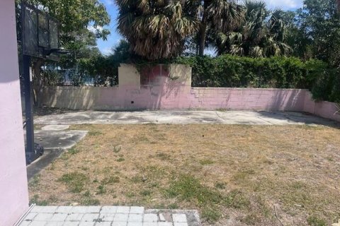 House in Riviera Beach, Florida 2 bedrooms, 111.02 sq.m. № 1139238 - photo 1
