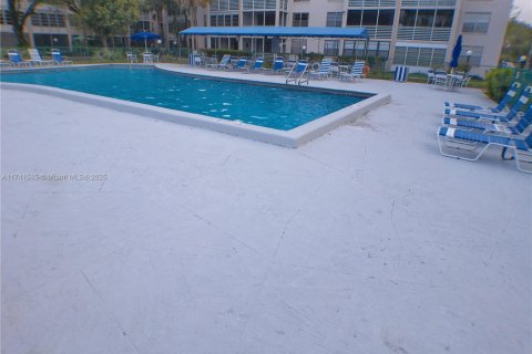 Condo in Lauderdale Lakes, Florida, 2 bedrooms  № 1872091 - photo 15