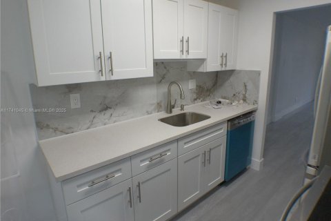Condo in Lauderdale Lakes, Florida, 2 bedrooms  № 1872091 - photo 7