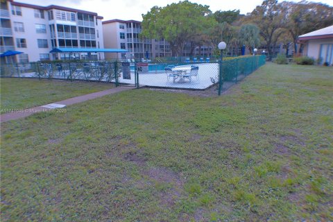 Condo in Lauderdale Lakes, Florida, 2 bedrooms  № 1872091 - photo 14