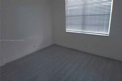 Condo in Lauderdale Lakes, Florida, 2 bedrooms  № 1872091 - photo 13
