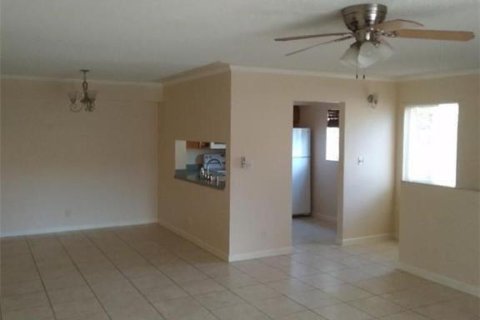 Condo in Pompano Beach, Florida, 2 bedrooms  № 2083300 - photo 3