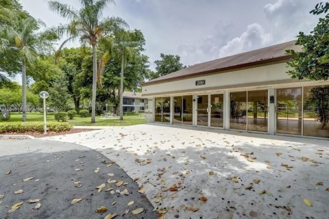 Condo in Pompano Beach, Florida, 2 bedrooms  № 2083300 - photo 25