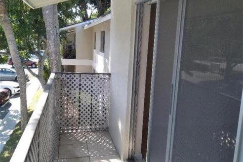 Condo in Pompano Beach, Florida, 2 bedrooms  № 2083300 - photo 17