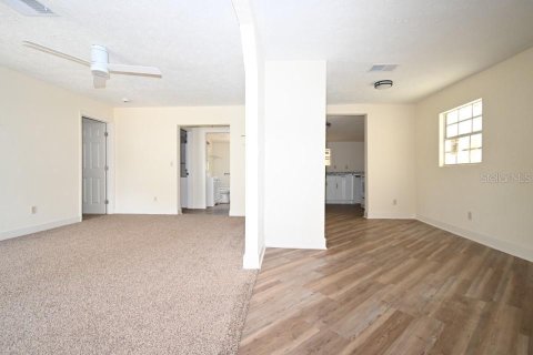 House in Dade City, Florida 3 bedrooms, 94.76 sq.m. № 1765135 - photo 12
