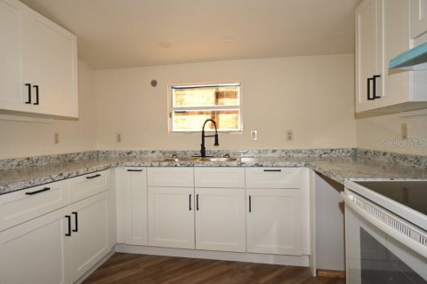 House in Dade City, Florida 3 bedrooms, 94.76 sq.m. № 1765135 - photo 17