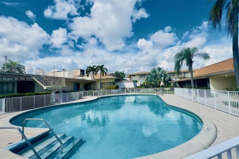 Condominio en venta en Miami, Florida, 1 dormitorio, 63.92 m2 № 1949877 - foto 3