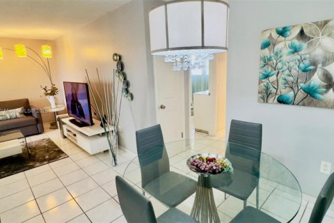 Condominio en venta en Miami, Florida, 1 dormitorio, 63.92 m2 № 1949877 - foto 15