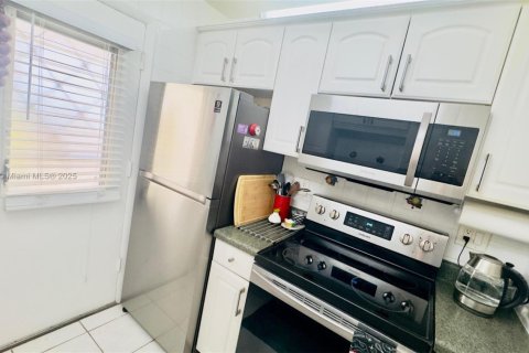 Condominio en venta en Miami, Florida, 1 dormitorio, 63.92 m2 № 1949877 - foto 19