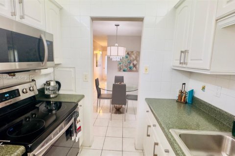 Condominio en venta en Miami, Florida, 1 dormitorio, 63.92 m2 № 1949877 - foto 20