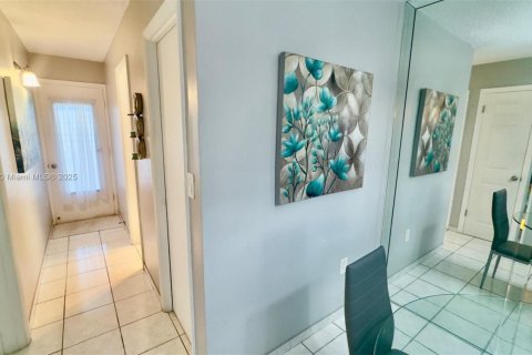 Condominio en venta en Miami, Florida, 1 dormitorio, 63.92 m2 № 1949877 - foto 21