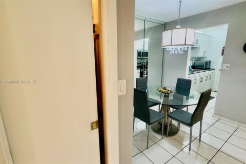 Condominio en venta en Miami, Florida, 1 dormitorio, 63.92 m2 № 1949877 - foto 30