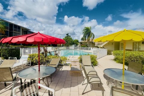 Condominio en venta en Miami, Florida, 1 dormitorio, 63.92 m2 № 1949877 - foto 4