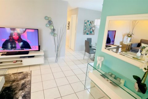 Condominio en venta en Miami, Florida, 1 dormitorio, 63.92 m2 № 1949877 - foto 12