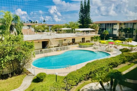 Condominio en venta en Miami, Florida, 1 dormitorio, 63.92 m2 № 1949877 - foto 2