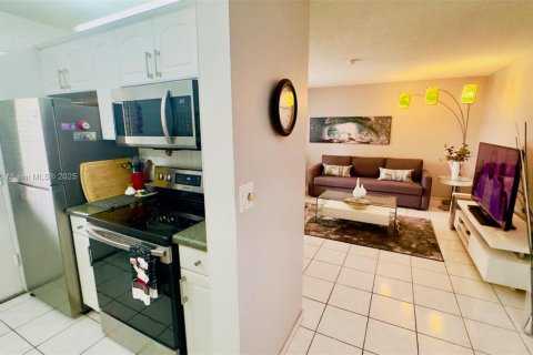 Condominio en venta en Miami, Florida, 1 dormitorio, 63.92 m2 № 1949877 - foto 16