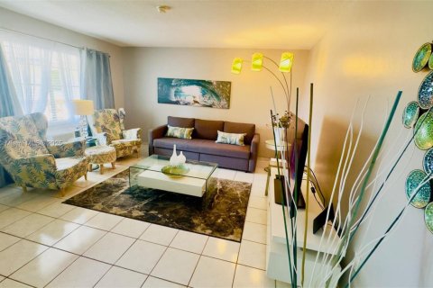 Condominio en venta en Miami, Florida, 1 dormitorio, 63.92 m2 № 1949877 - foto 13