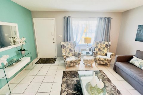 Condominio en venta en Miami, Florida, 1 dormitorio, 63.92 m2 № 1949877 - foto 11