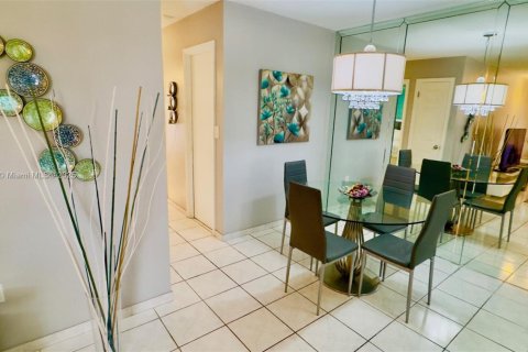 Condominio en venta en Miami, Florida, 1 dormitorio, 63.92 m2 № 1949877 - foto 14